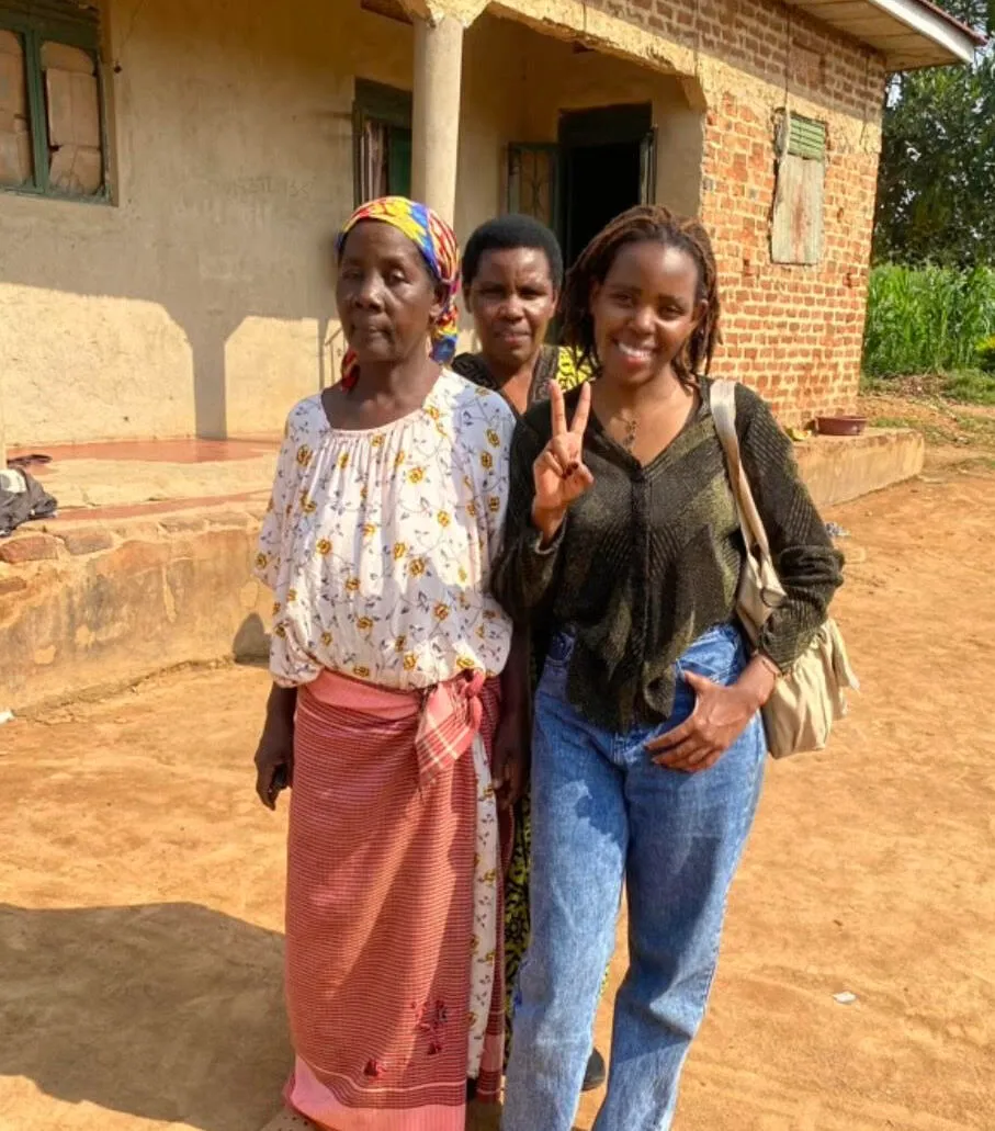 Shebloom volunteer and parents